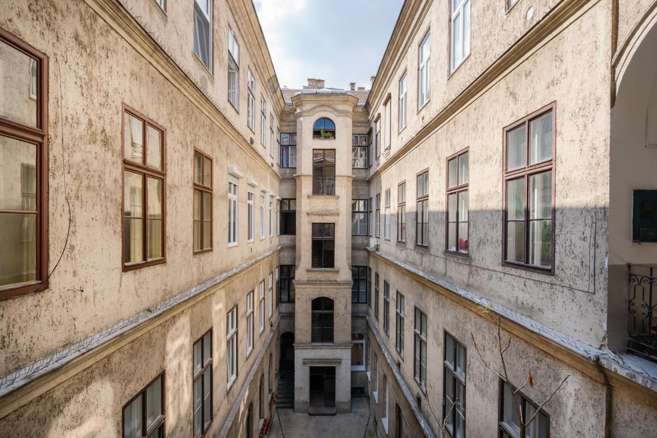 Lonyay Grand Apartment *